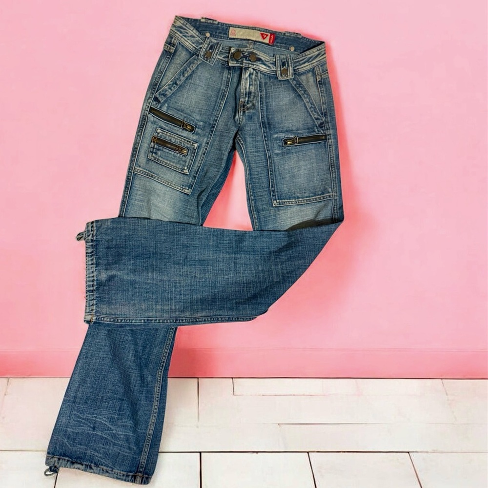 Y2K/90s Guess Low Rise Cargo Jeans size 27

Bootcut Zipper Jeans with Ties